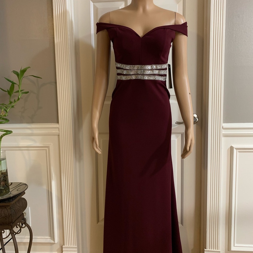 Women’s junior burgundy off- shoulder maxi length